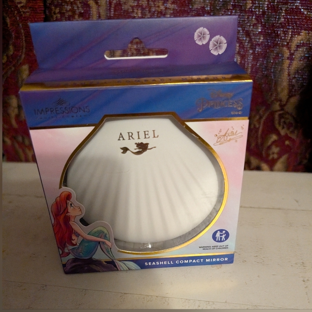 New Disney The Little Mermaid Limited Edition Shell Compact Mirror Light